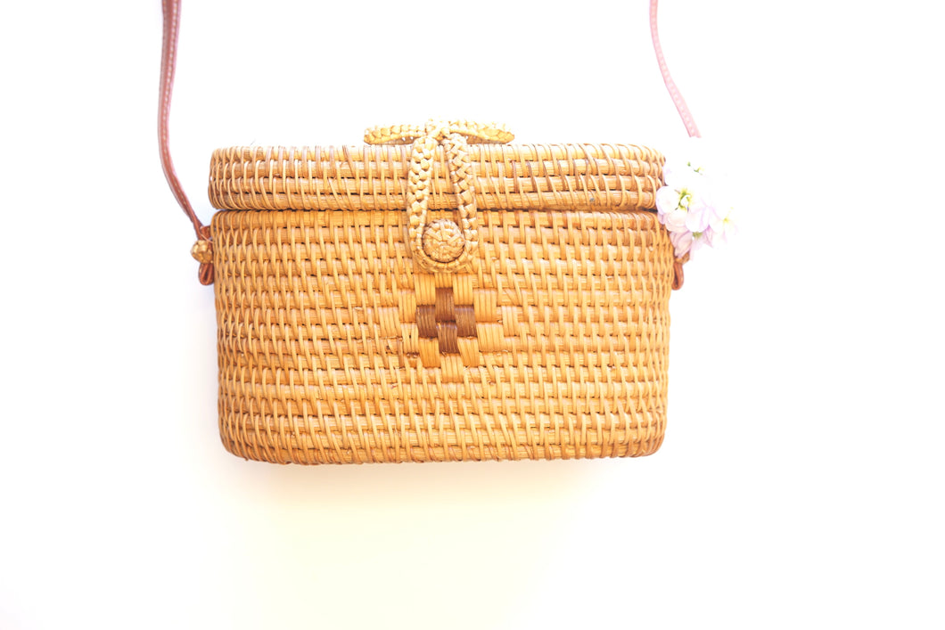 Rectangle Bow Bucket Handwoven Straw Bag in Natural