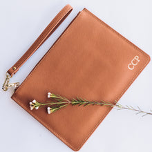 Load image into Gallery viewer, Signature Pouch in Fawn

